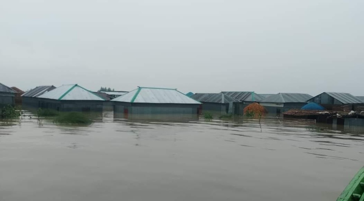 গাইবান্ধায় ডুবেছে টয়লেট-টিউবওয়েল, ভোগান্তি চরমে